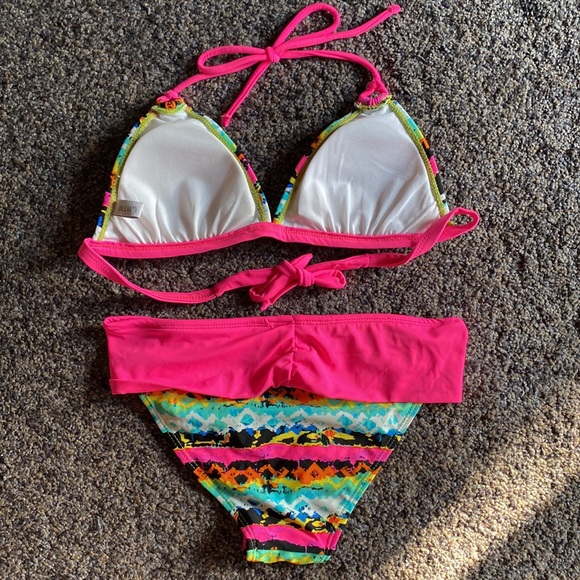 Delia’s Colorful Pink Print Bikini NEW - Picture 6 of 7